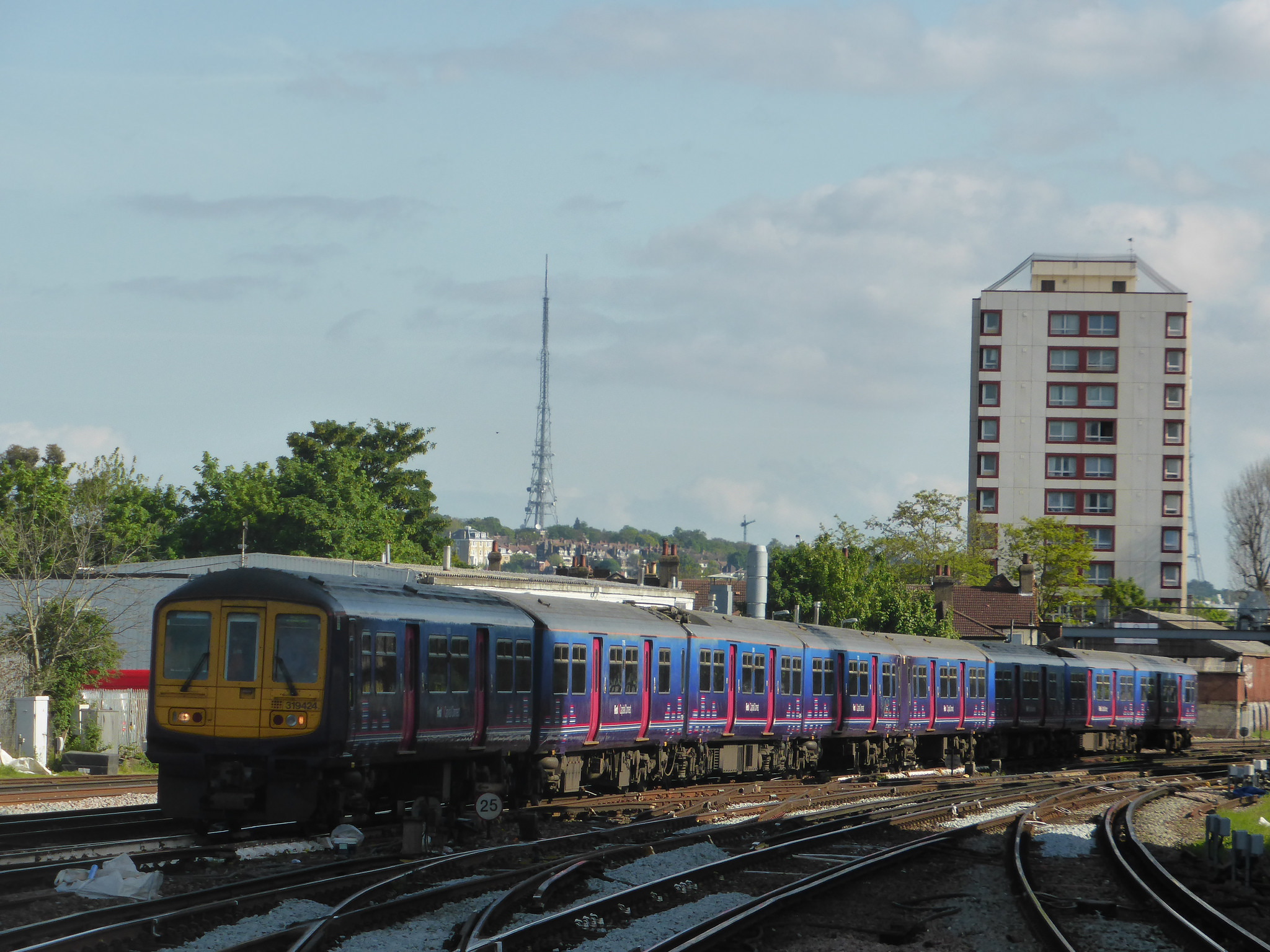 travel to croydon by train