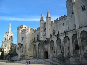 Palais_des_papes_papal_palace_800x600