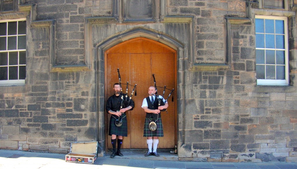 Street Performers - Pipers