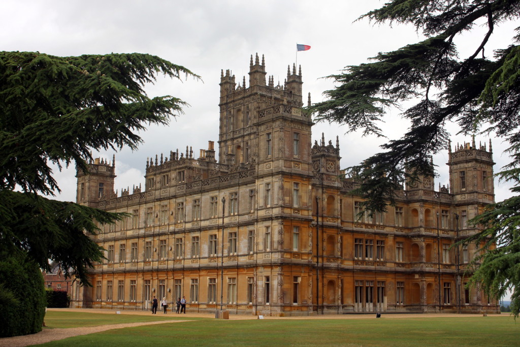 Filming location of Downton Abbey - visit London to Highclere Castle