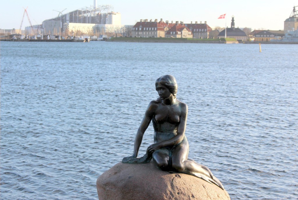 Christmas in Copenhagen Little Mermaid travellivelearn
