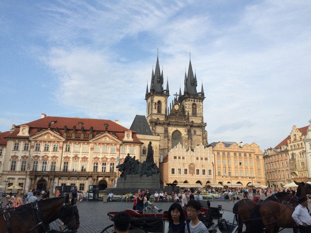 Jordan Lea Expat Explore story travellivelearn 2016 Prague Castle