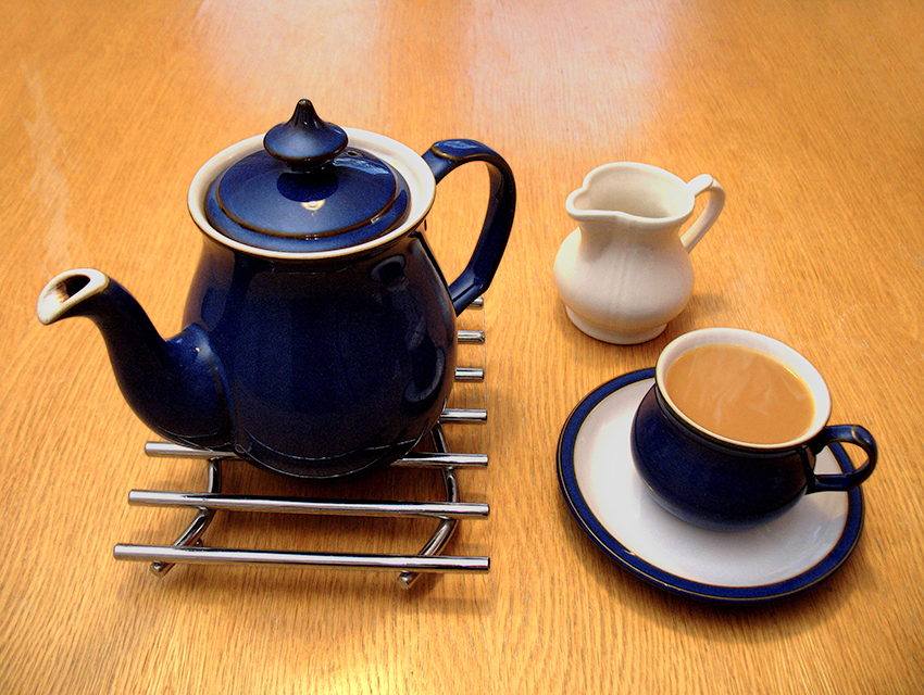 Drinking tea Wiki creative commons