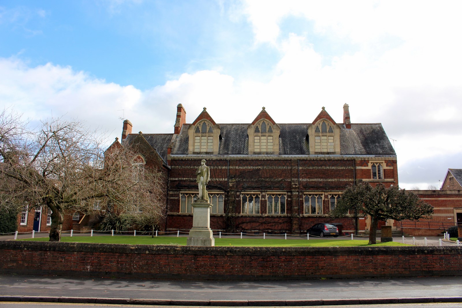 Days out in Warwickshire, Rugby architecture 