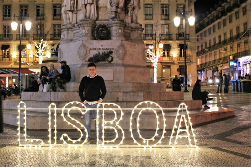 3 days in Lisbon - Cooper hanging about in Chiado