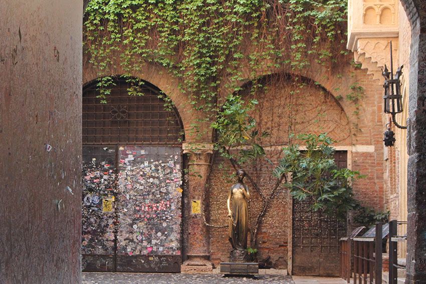 Juliet’s balcony Verona Italy - visit and live out your Shakespeare dreams